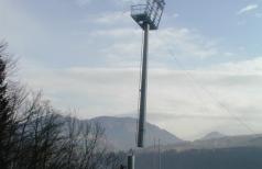 Montage der Flutlichtanlage im Skisprungstadion Bischofshofen mit Europas größten Helicopter K-Mov